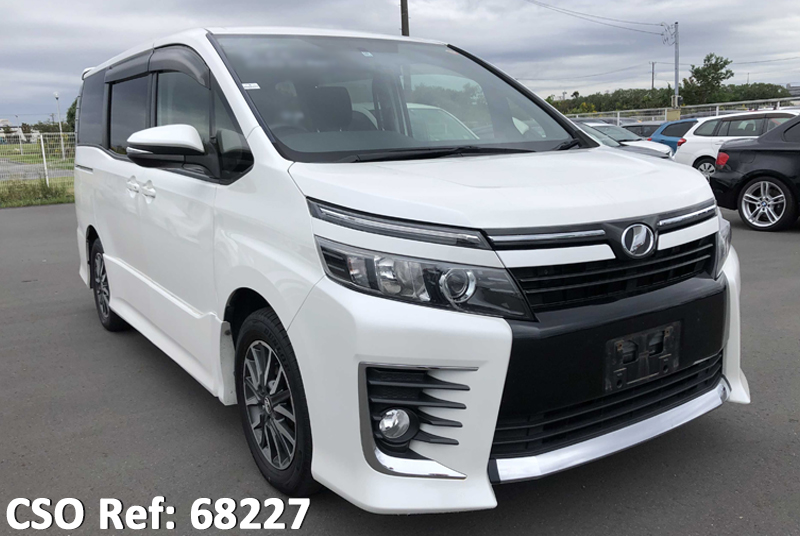 Toyota / Voxy 2014